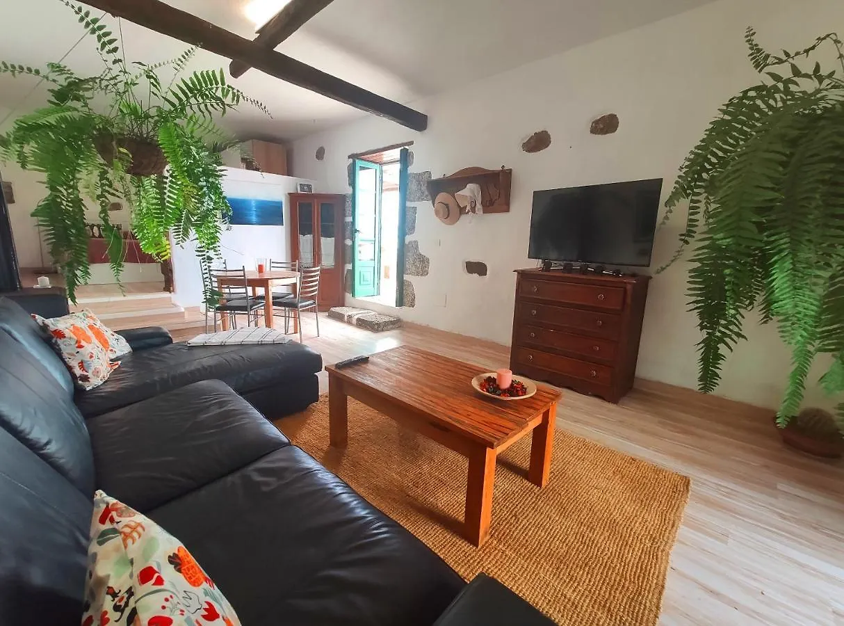Roca redonda Villa Haría España