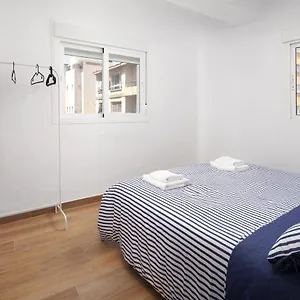 https://apartamento-torre-del-mar-2.1costadelsol.com