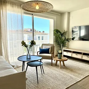 https://acogedor-atico-con-piscina-y-vistas-al-mar.topcostabravahotels.com
