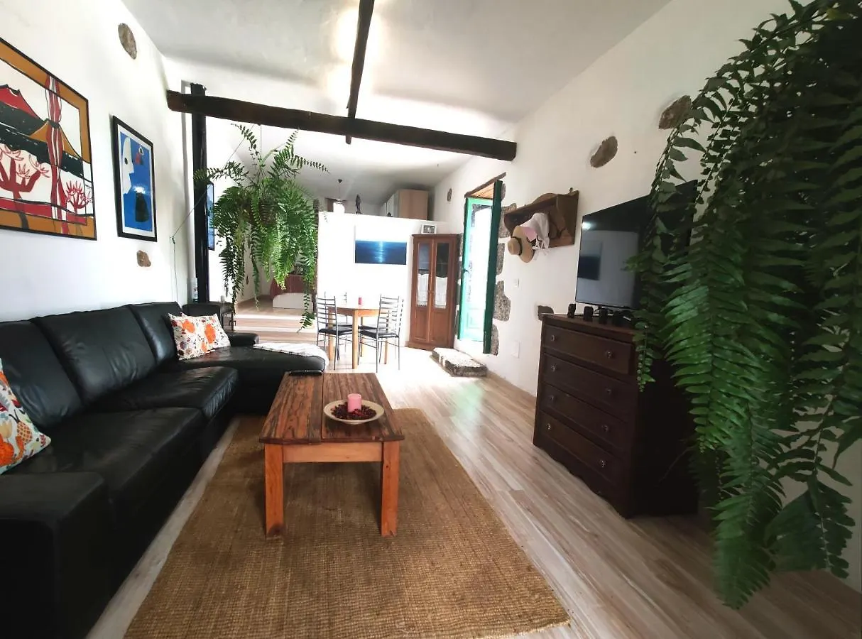 Roca Redonda Villa Haría